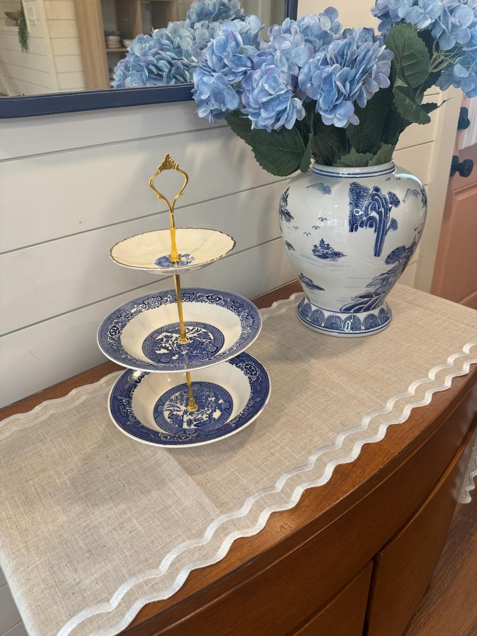 Classic tiered stand with gold hardware