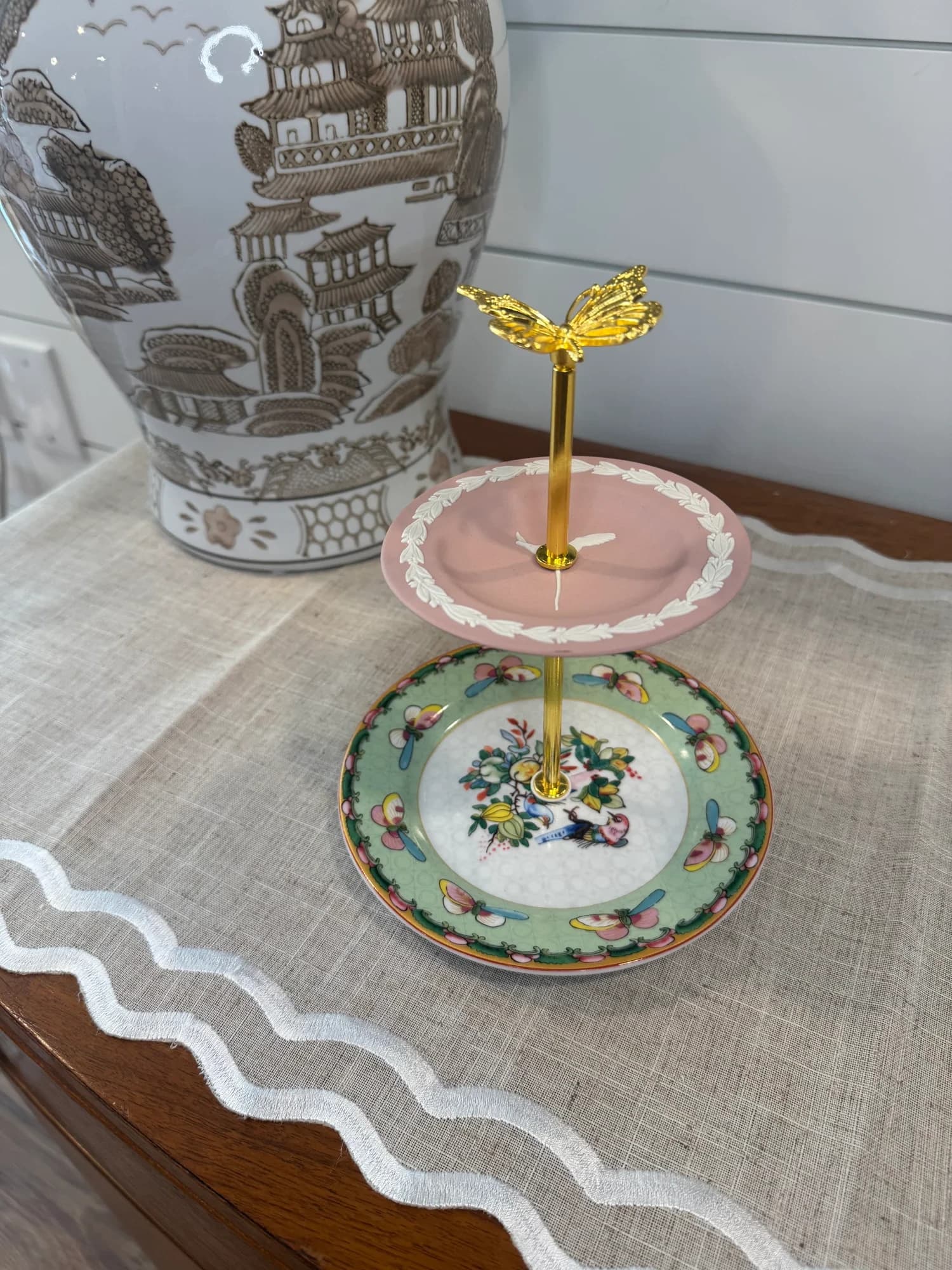 Pink Jasper Wedgewood pair to perfection with a green and…